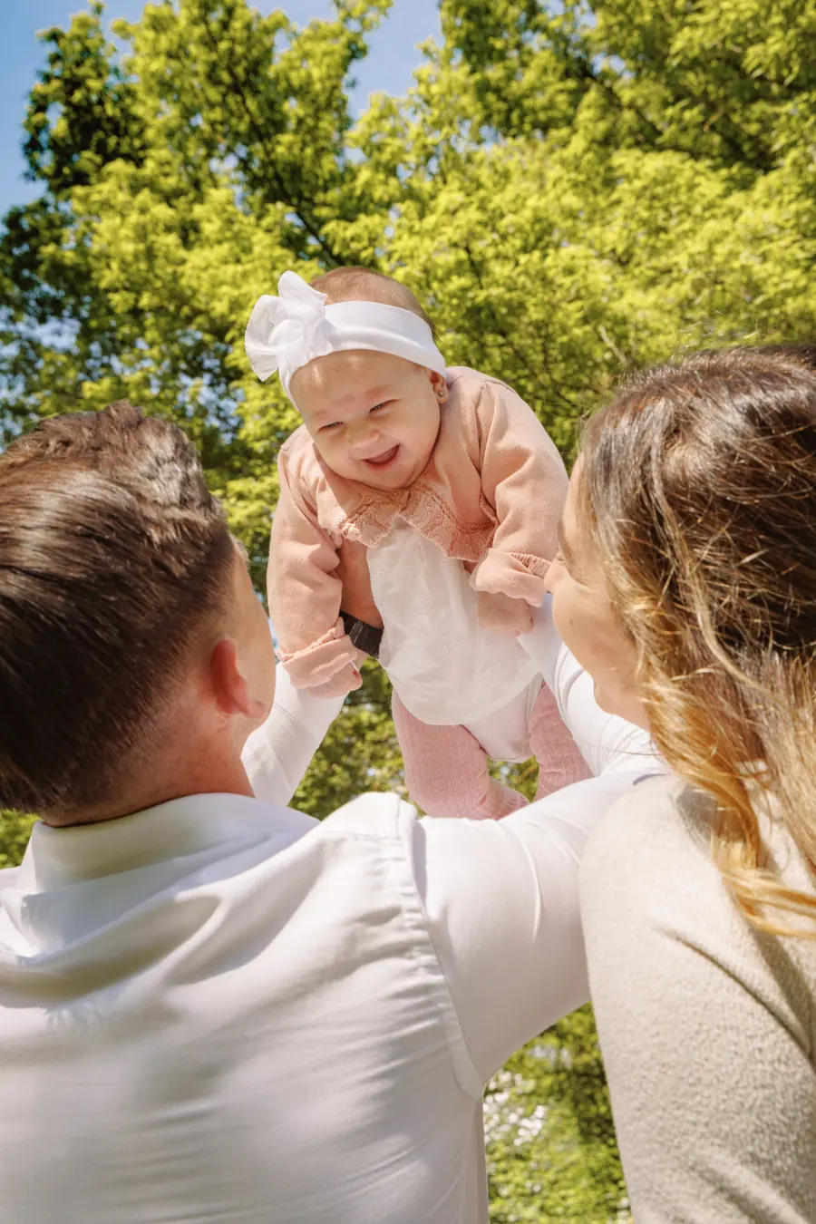 Családi fotó beállítás nélkül, gyerekekkel, természetes fényben, 11. kép